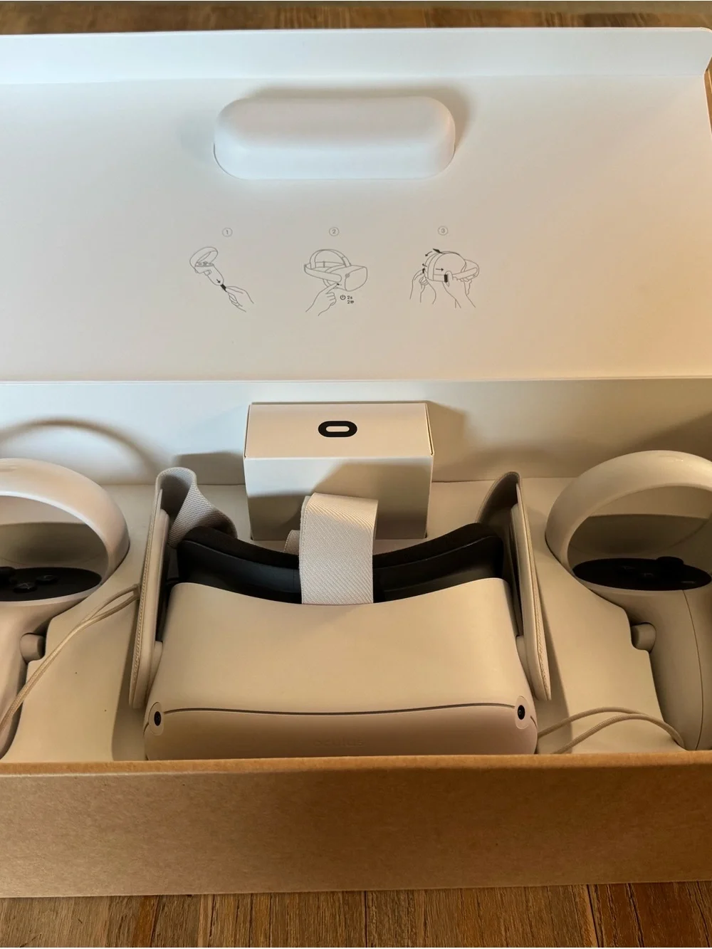 Oculus Quest 2 White VR Headset with Touch Controllers